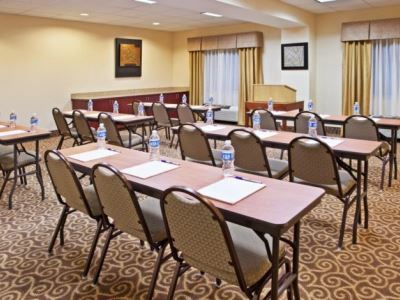 Hotel Holiday Express & By Ihg 3*